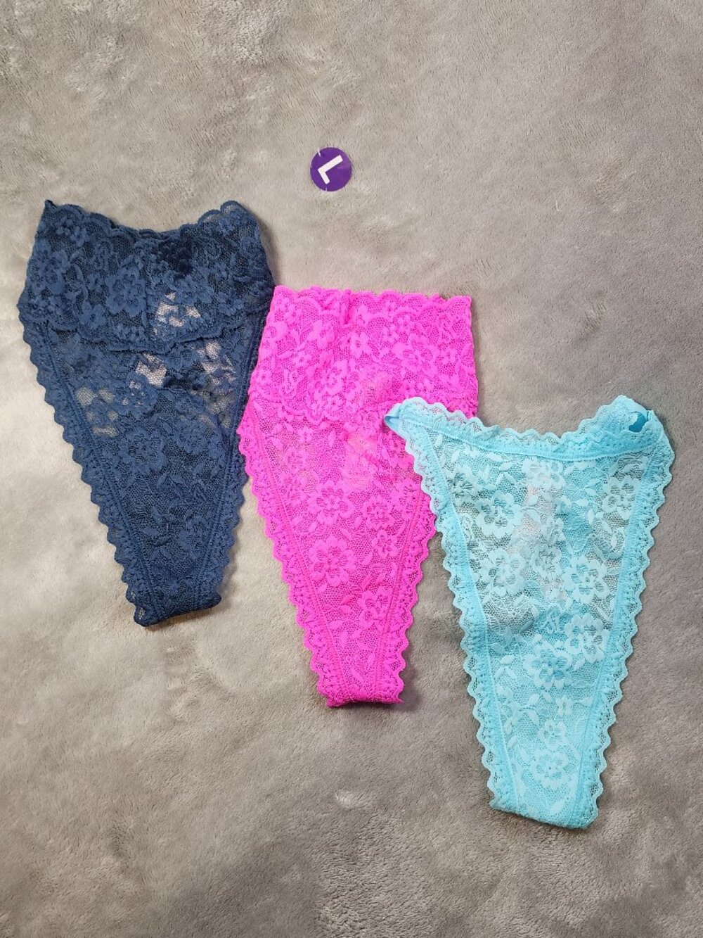 *NWT* Victoria's Secret Lot of 3 thong panties - Large